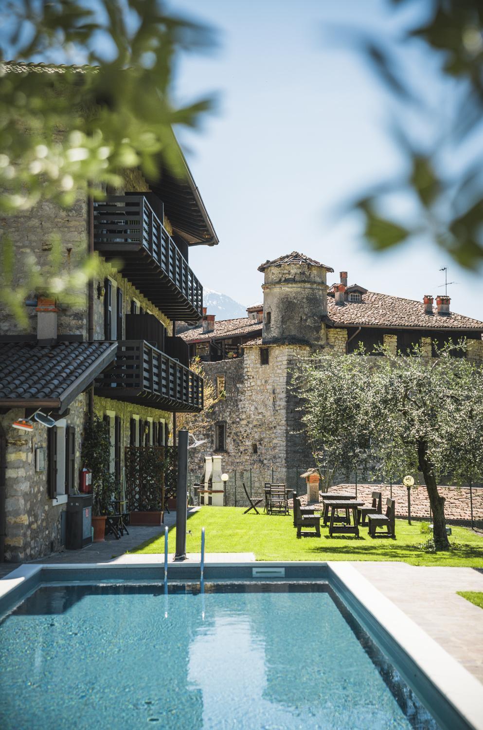 Hotel Antica Croce - Gardaslowemotion Tenno Bagian luar foto