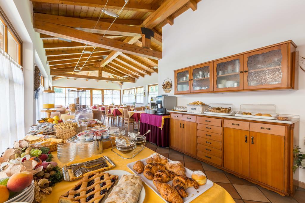 Hotel Antica Croce - Gardaslowemotion Tenno Bagian luar foto