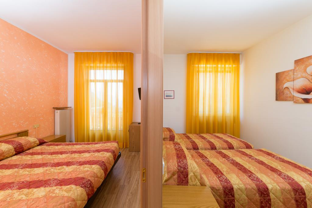 Hotel Antica Croce - Gardaslowemotion Tenno Bagian luar foto