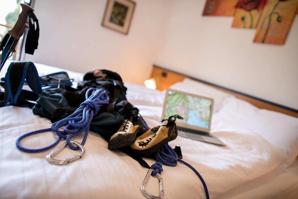 Hotel Antica Croce - Gardaslowemotion Tenno Bagian luar foto