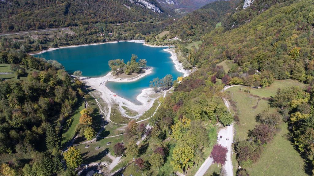 Hotel Antica Croce - Gardaslowemotion Tenno Bagian luar foto