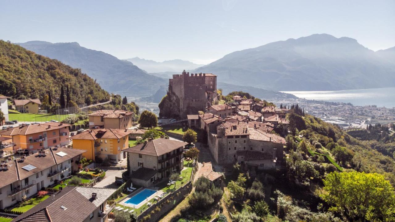 Hotel Antica Croce - Gardaslowemotion Tenno Bagian luar foto